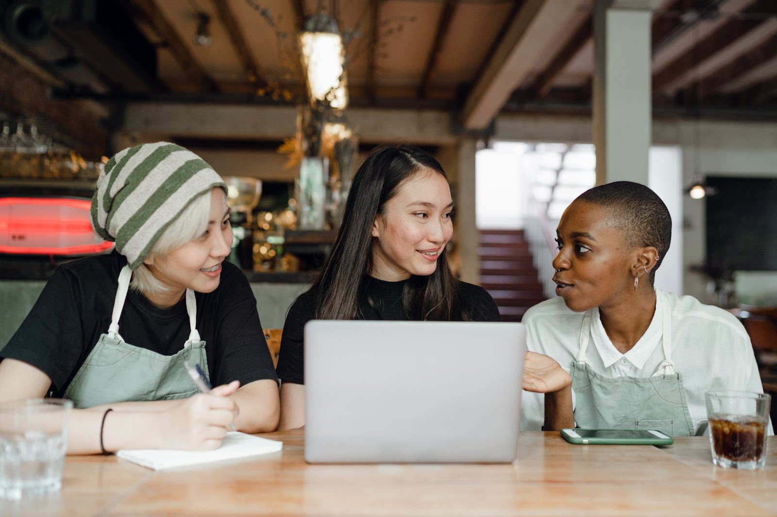 Three restaurant managers working together. Learn how collaborative scheduling editing helps restaurant managers improve scheduling. 